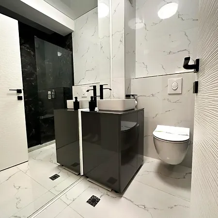 Sea View - 1st Season Mamaia Nord Apartment *